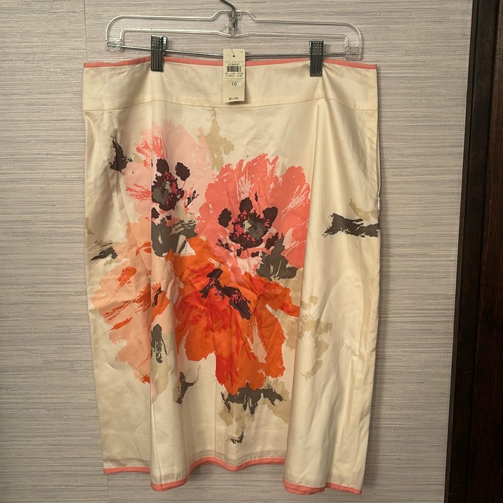 Ann Taylor graphic floral skirt, fully lined